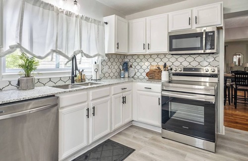 Canandaigua House | 14 Guests in City of Canandaigua/3 Min From Venues