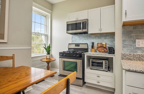 Canandaigua House | 14 Guests in City of Canandaigua/3 Min From Venues