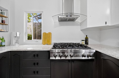 New Rochelle House | 16 Guest, 10 Bed, Family Getaway- 30 min from NYC
