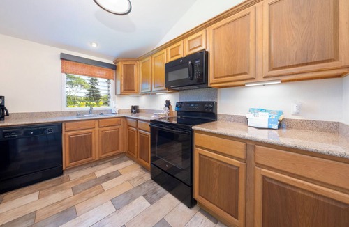 Princeville Hotel | 1BR Condo w/ Lanai + In-Unit Washer/Dryer + Full Kitchenette |Pool Access