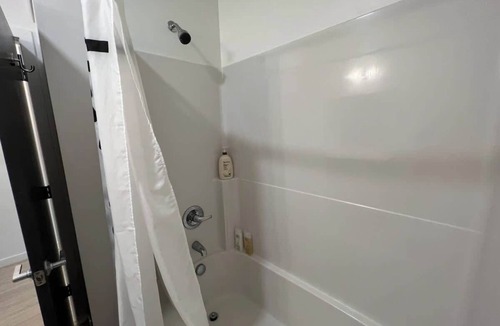 Hiawatha Apartment | 1BR with Balcony Near Light Rail, Hospitals, 04