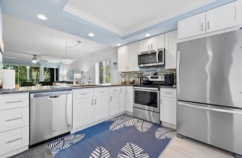 Jupiter Bay Condo | 2/2 Condo Steps from the Beach