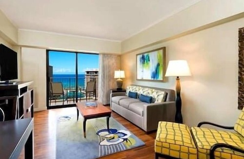 Waikiki Resort | 2/2 HGVC Hawaiian Village Beachfront Resort & Spa