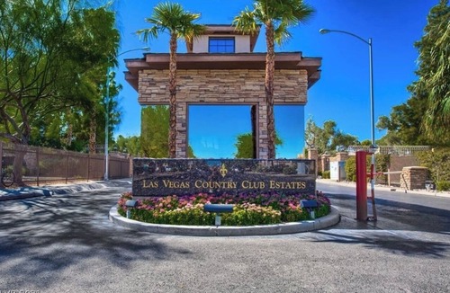 Winchester Condo | 2-bedroom Condo in Las Vegas Country Club! AC, pools, hot tubs and a gym!