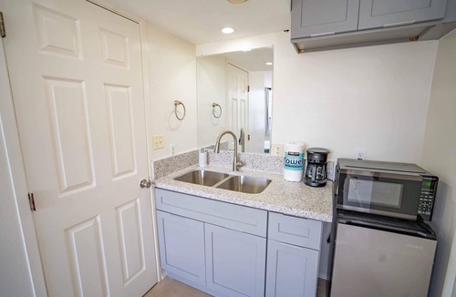 Waikiki Apartment | 2-bedroom studio Family 4 person in terrific HonoluluNear Waikiki AlaMoanaGreen