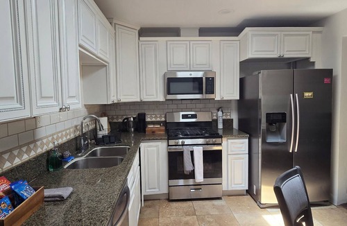 Norwalk Apartment | 2-bedroom studio in Norwalk with AC and comfort close to mayor theme parks