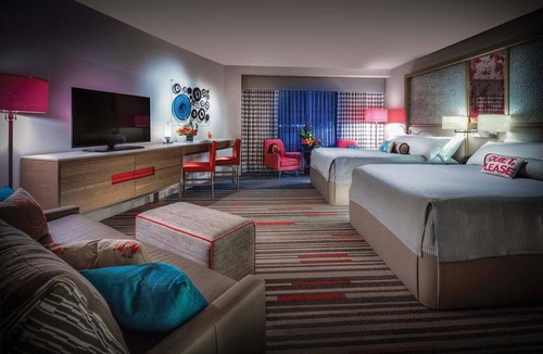 Florida Center Hotel | 2-Bedroom Suite at a 4⭐️ Hotel