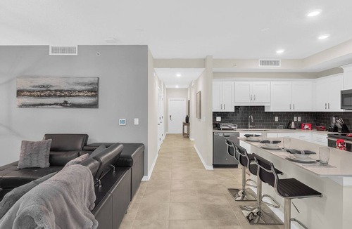 Bay Lake Apartment | 2 Bedrooms/2 Bathrooms/Storey Lake (3120-106 PC)