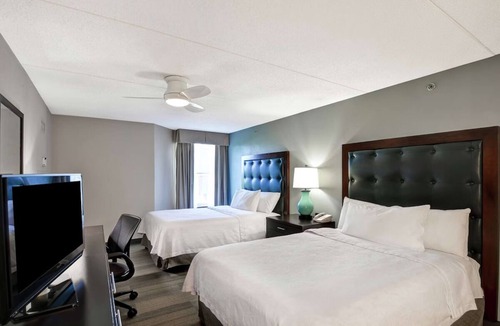 Lexington Hotel | 2 Convenient Suites | 6.3 Miles Away from Airport | Pet-Friendly | Free Parking