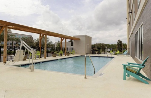West Palm Beach Hotel | 2 King Studios w/Breakfast & BBQ, 1.8mi Armory Art Center WPB Downtown Stay