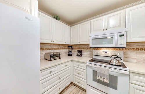 Princeville Condo | ~ 2 Mi to Beach: Princeville Condo w/Private Deck