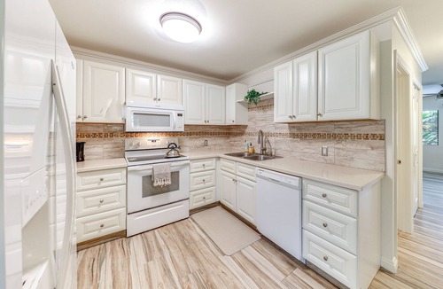 Princeville Condo | ~ 2 Mi to Beach: Princeville Condo w/Private Deck
