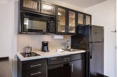 Nanuet Hotel | 2 Queen Studio w/Kitchen & Free Parking l Near Palisades Center Mall