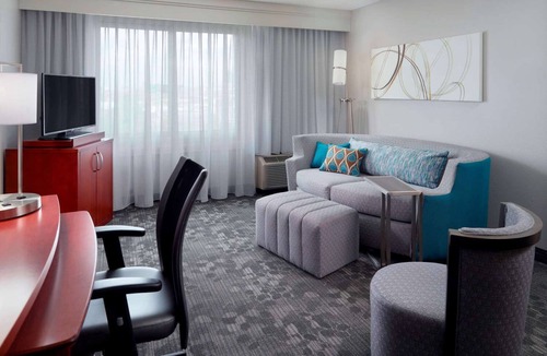 Home Park Hotel | 2 Units | Convenient Midtown Location | Modern Suite w/Pool