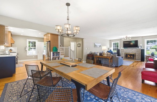 Lakeside Cottage | 2027 NOW OPEN! Lakeside Home Walking Distance To Association Beach!