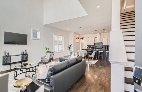 Berry Hill House | 21- Trendy `Music Hill`- The Music City Collection