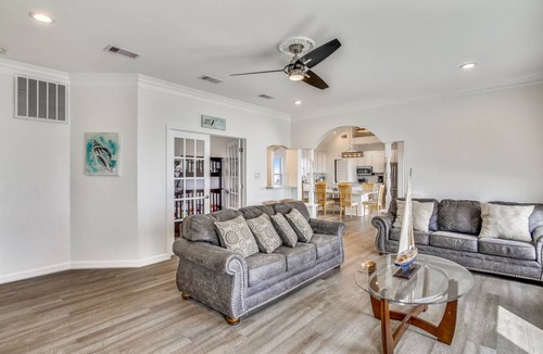 Sands Of Kahala Beach House | 212 m² House ∙ 6 bedrooms ∙ 19 guests