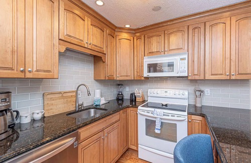 Caine Woods Condo | 2BR Bayfront Condo Pet Friendly