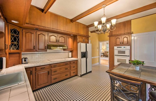 Sinking Spring House | 3-Acre Property: Charming Dutch Country Colonial