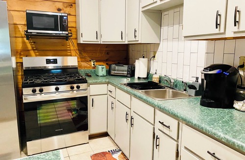 Spring Grove Cabin | 3 bdrm 2 BA cabin with WiFi, AC near Surry, Hopewell, Wakefield& Prince George