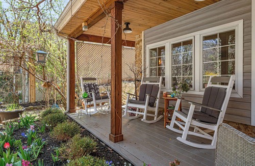 Baptistown House | 3 Bed Delaware River Rural Farmhouse on Creek w/t chef kitchen & enchanting yard