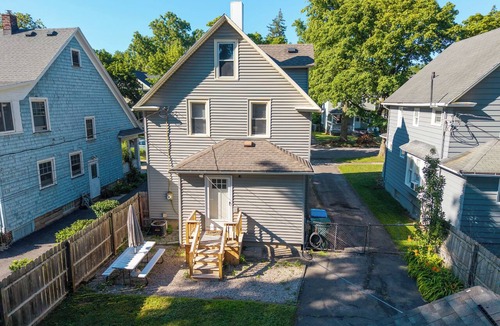 Rochester House | 3 bedroom -1 King,2 Queen House near Strong Memorial Hospital,Uni of Rochester