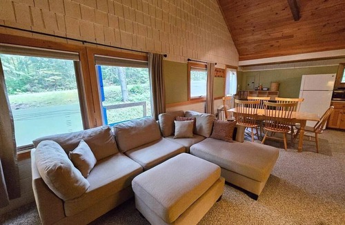 Carrabassett Valley Cabin | 3-bedroom cabin in Carrabassett Valley perfect for getaway