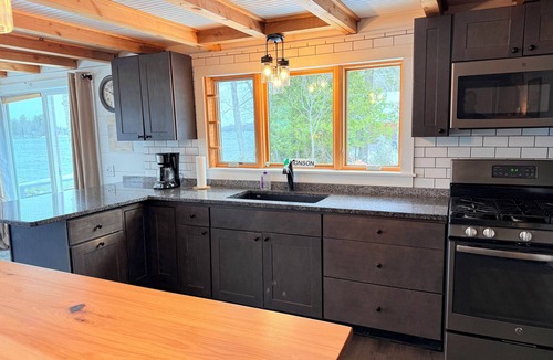 Monson House | 3 Bedroom Cottage on the southern shores of Lake Hebron