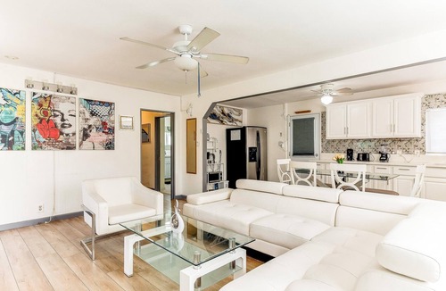 Rampart Village House | 3 bedroom Mid-Wilshire Charmer near Downtown