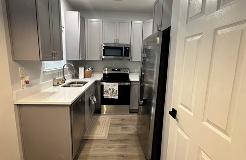 Collier Heights House | 3-bedroom townhome in vibrant Atlanta near entertainment Mercedes Benz Stadium