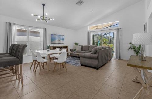 Lake Berkley House | 3 Bedrooms 2 Bathrooms Lake Berkley home