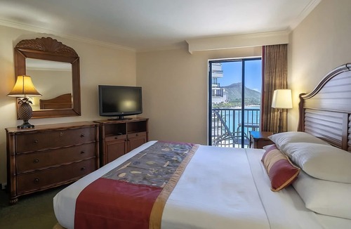Waikiki Hotel | 3 Great Units Just Steps to the Beach, Dining, Spa, Diamond Head, Iolani Palace