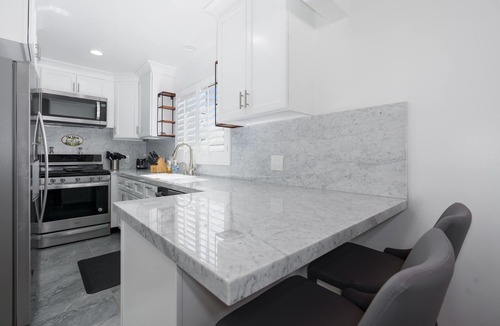 Balboa Island Apartment | 3 Properties From the Beach