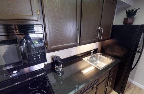 Brea Hotel | 3 Units: Pet-Friendly Kitchen Suite 2 mi to Carbon Canyon Regional Park