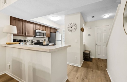 American Beach House | 307 Sailmaker in Summer Beach