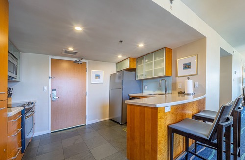 Ala Moana Condo | 34th Floor Ala Moana Large Regal Suite - 2Br/3Ba, Book Now at Special Rate!