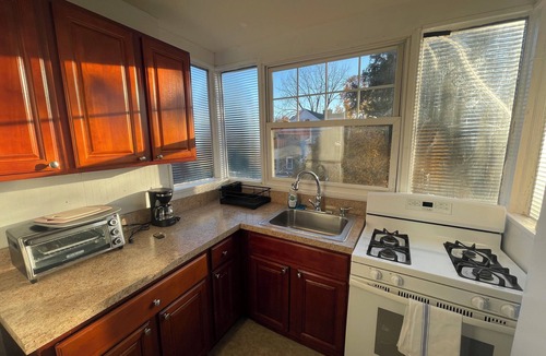 Elkins Park Apartment | 3BR 1BA Near Train Station | Monthly Deal