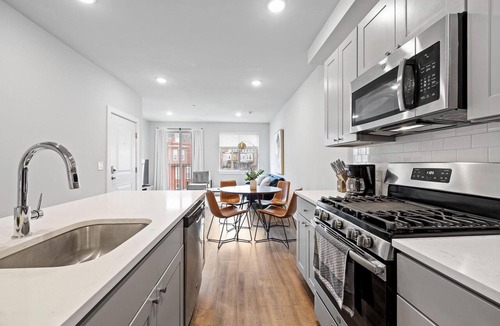 Mantua Condo | 3BR 3BA Condo + Parking near UPenn, Drexel, Art Museum, Zoo, Downtown