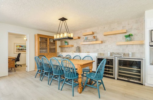 Pirates Beach House | 3rd Row Retreat in Pirates Beach - Walk to the Beach + Dogs Welcome!