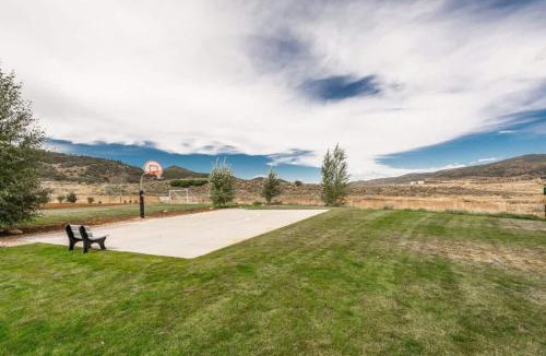 Bear Hollow Village House | 4 Bedroom 3 Bathroom and Hot Tub Minutes from Slopes