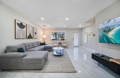 Little Haiti Apartment | 4 Bedroom Holiday Retreat BBQ Marketplace