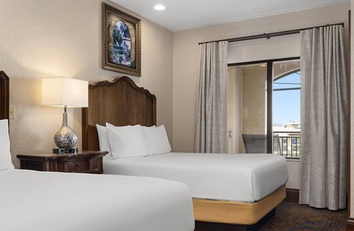 Lake Buena Vista Resort | 4 Bedroom Presidential, Dual Masters, Inside Disney Gate - 25% off Early Booking