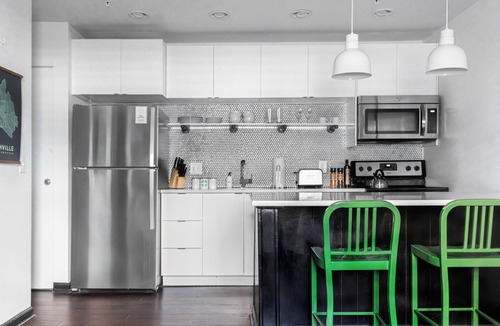 Rutledge Hill House | 4 Boutique Suites + Full Kitchen | Local Arts + 8-Min to Broadway | Sobro Guest