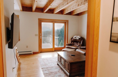 Marlboro House | 4 BR Mt Snow Okemo Ski Chalet w Amazing views!