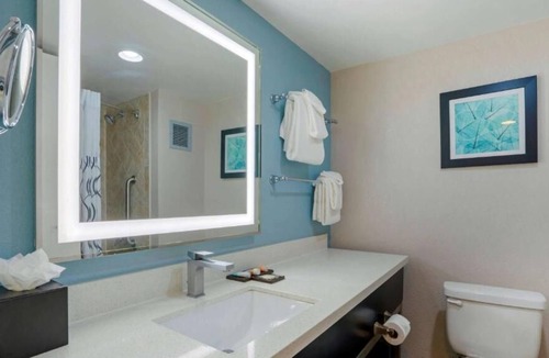 Baymeadows House | 4 Budget-friendly Units! FREE Breakfast, Parking! Near Tree Hill Nature Center!