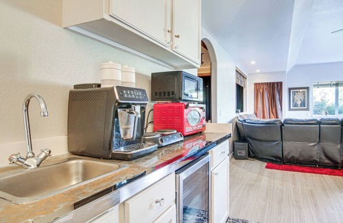 Southwest Colorado Springs Apartment | 4 Mi to Broadmoor! Apt w/Movie Theater & Mtn View