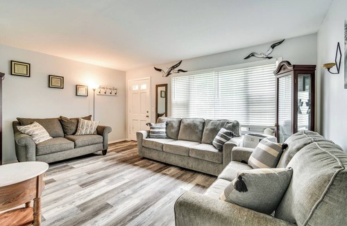 Rochester Apartment | 4 Mi to Dtwn Rochester: Charming Apt w/Patio!