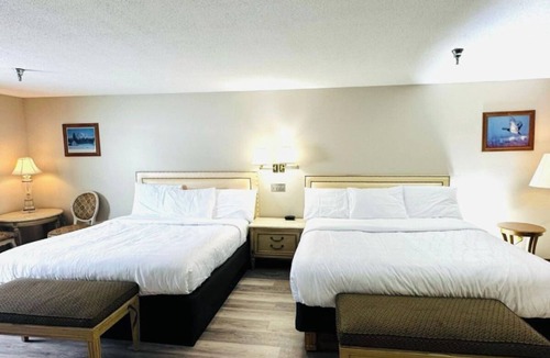 Presque Isle Hotel | 4 Relaxing Units | Stay Close to Aroostook State Park With Parking & Breakfast