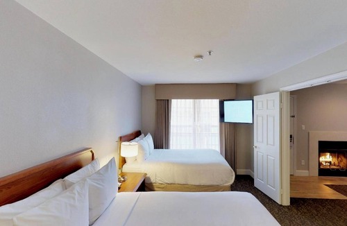 Brea Hotel | 4 Units: Suite w/Full Kitchen & Free Hot Breakfast near Brea Mall - 3.3 mi