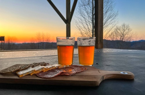 Wolf Laurel Cabin | 4300' Sunset Views/Hot Tub/Game Room/Near Hatley Pointe & Asheville